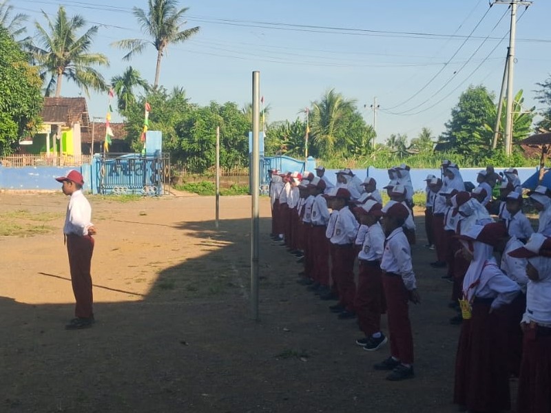 upacara bendera senin pagi